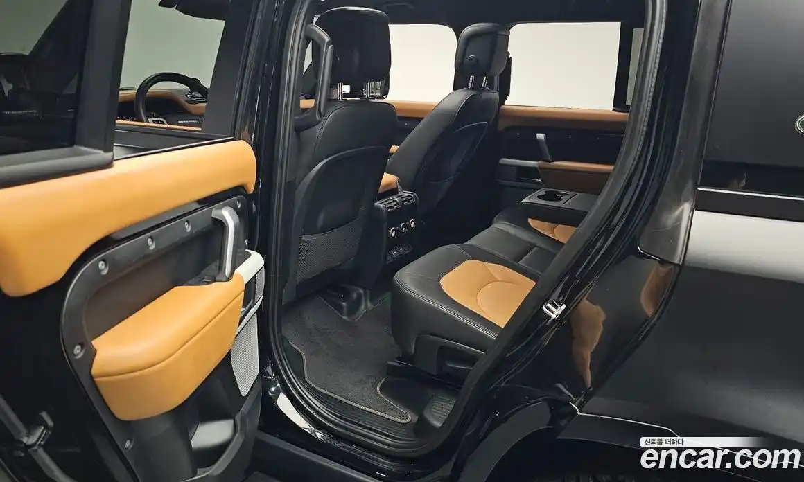 Land Rover Defender 2023 3.0 автомат (гидро), фото 16