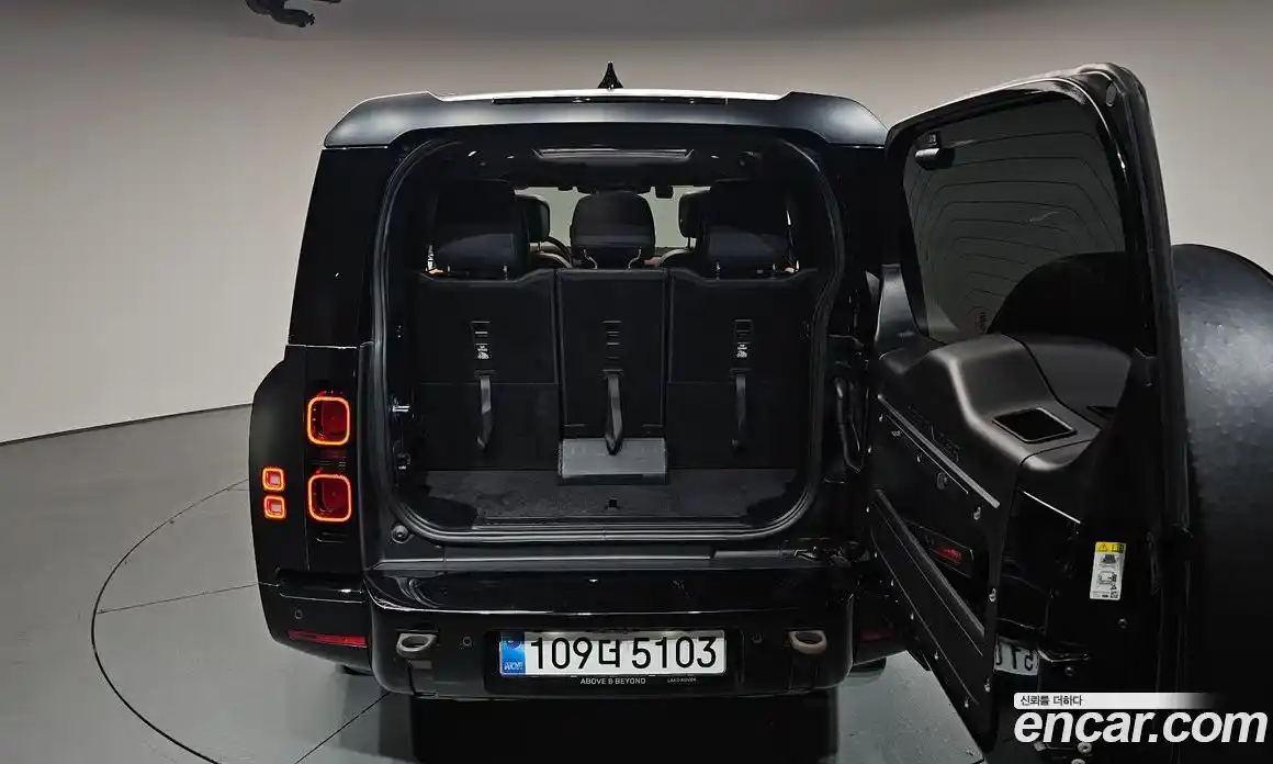 Land Rover Defender 2023 3.0 автомат (гидро), фото 22