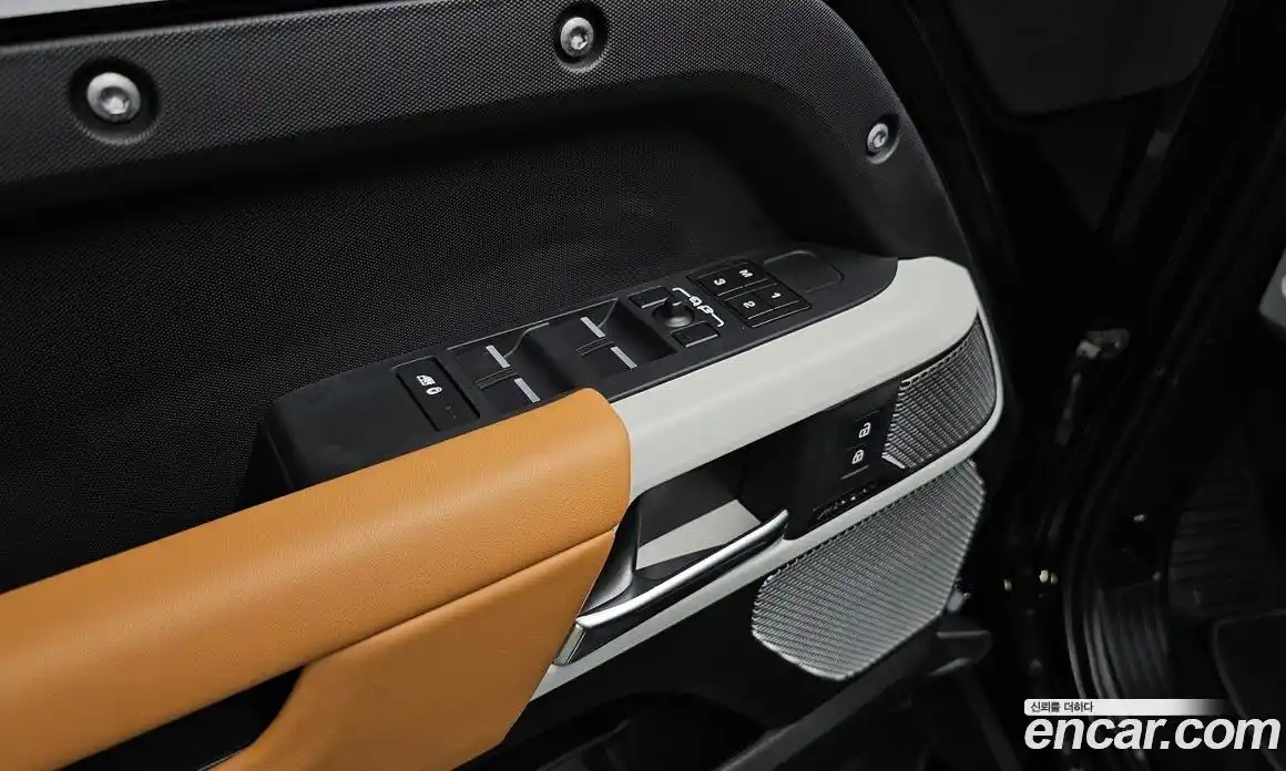 Land Rover Defender 2023 3.0 автомат (гидро), фото 23
