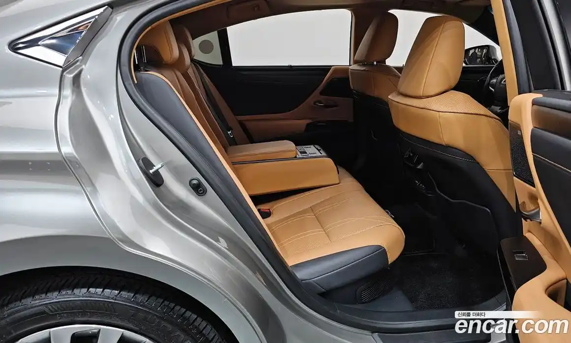 Lexus ES 2022 2.5 гидро, фото 17
