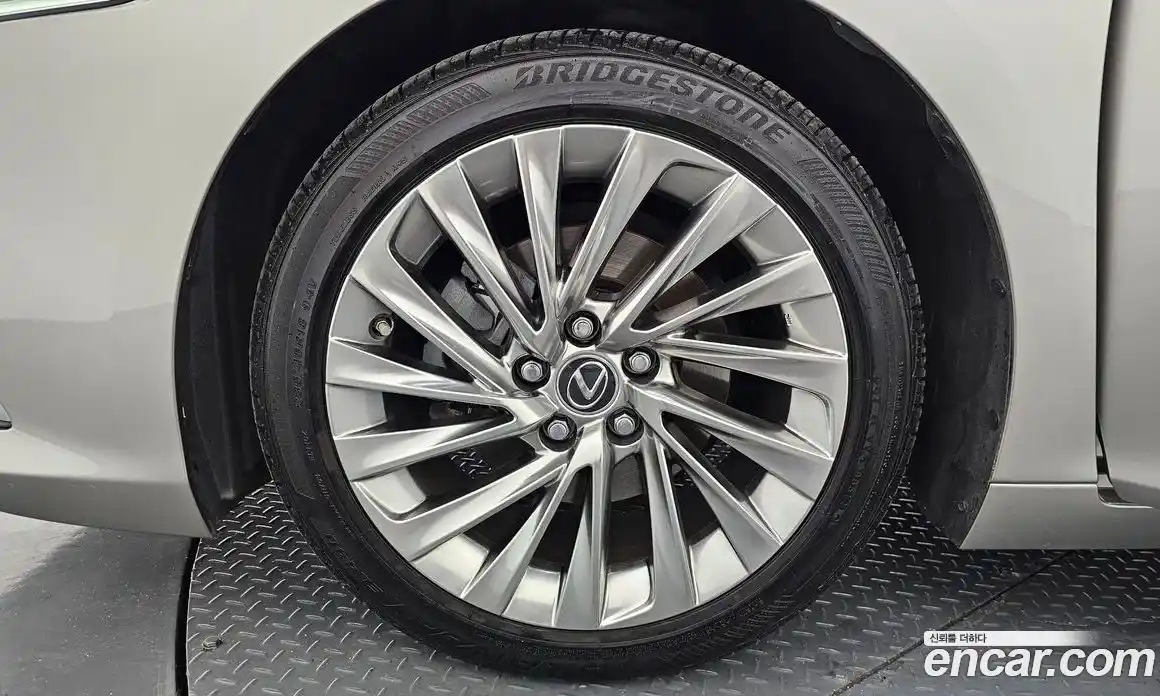 Lexus ES 2022 2.5 гидро, фото 5