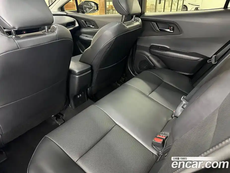 Toyota Prius 2023 2.0 вариатор, фото 11
