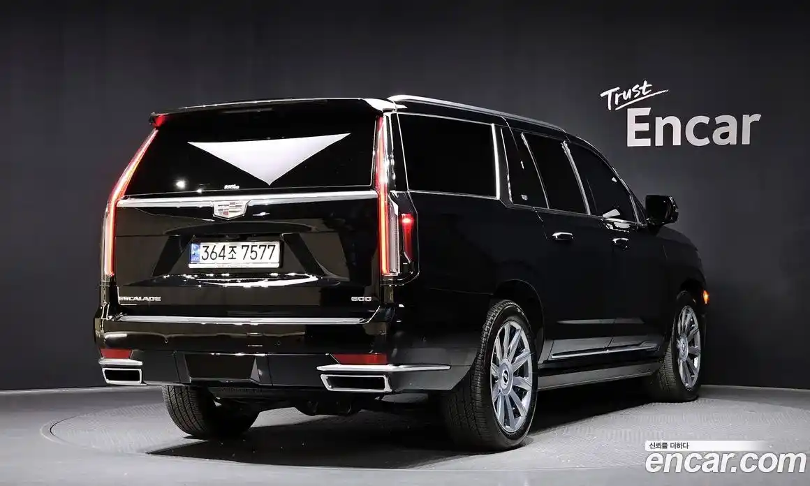 Cadillac Escalade 2023 6.2 гидро, фото 2