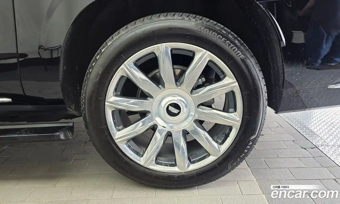 Cadillac Escalade 2023 6.2 гидро, фото 7