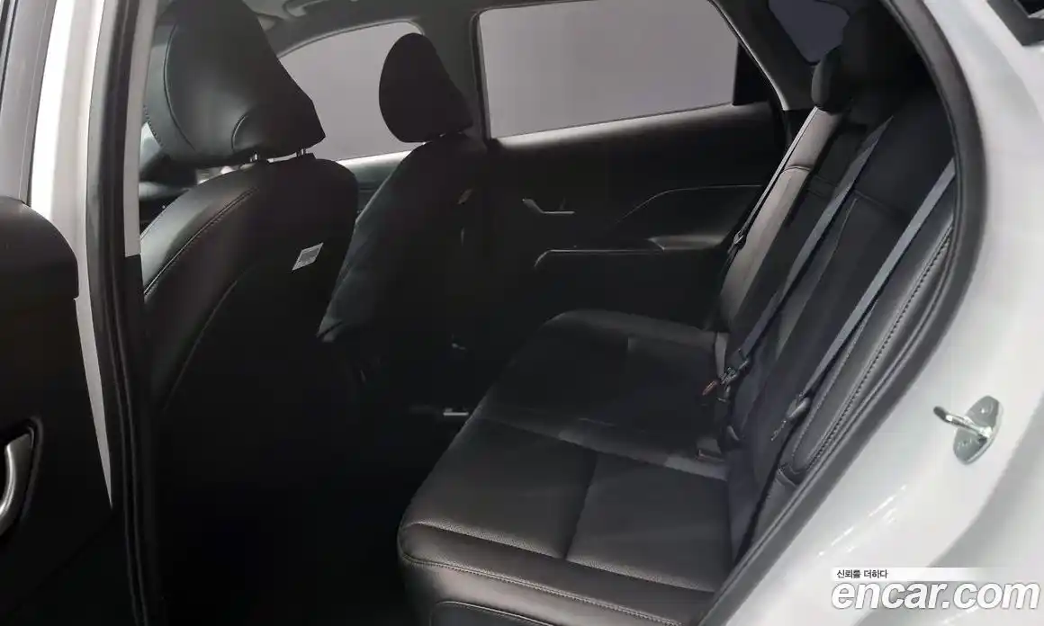Hyundai Kona 2023 1.6 автомат (гидро), фото 13