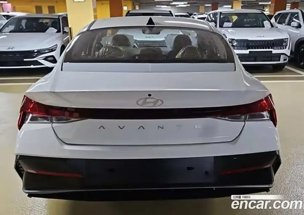 Hyundai Avante 2026 1.6 автомат (гидро), фото 3