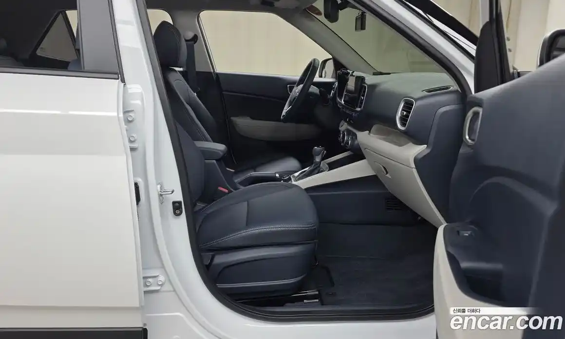 Hyundai Venue 2025 1.6 автомат (гидро), фото 16