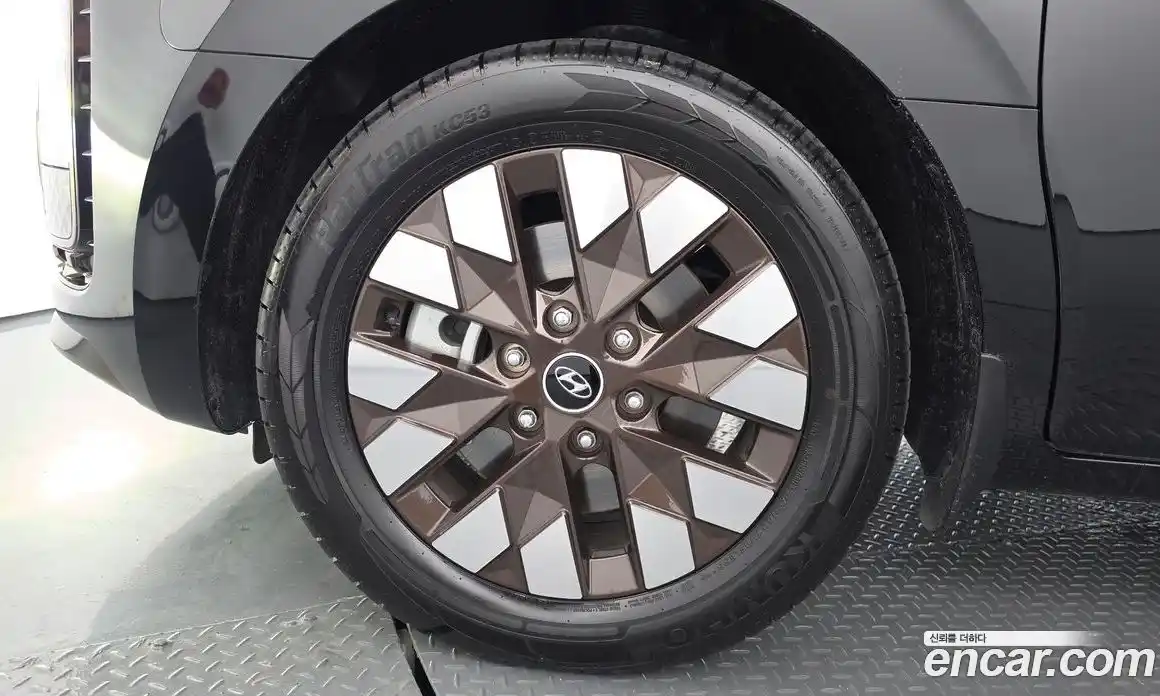 Hyundai Staria 2021 3.5 автомат (гидро), фото 4