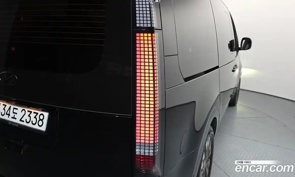 Hyundai Staria 2021 3.5 автомат (гидро), фото 8