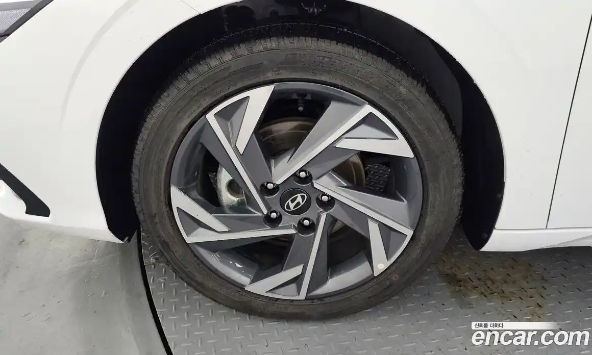 Hyundai Avante 2025 1.6 автомат (гидро), фото 5