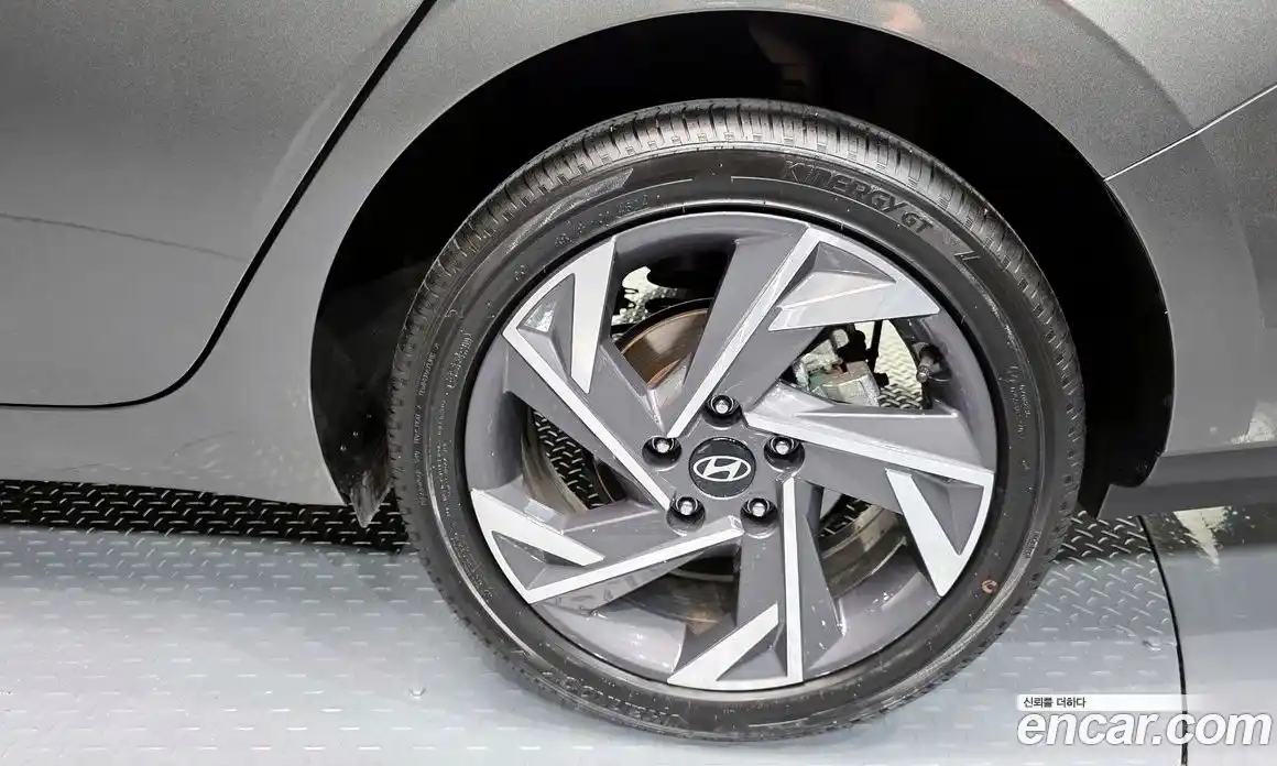 Hyundai Avante 2025 1.6 автомат (гидро), фото 7