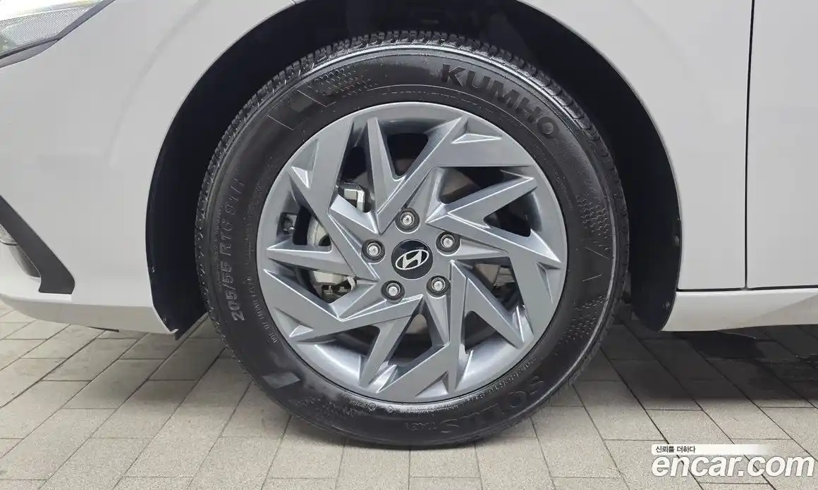 Hyundai Avante 2024 1.6 автомат (гидро), фото 5