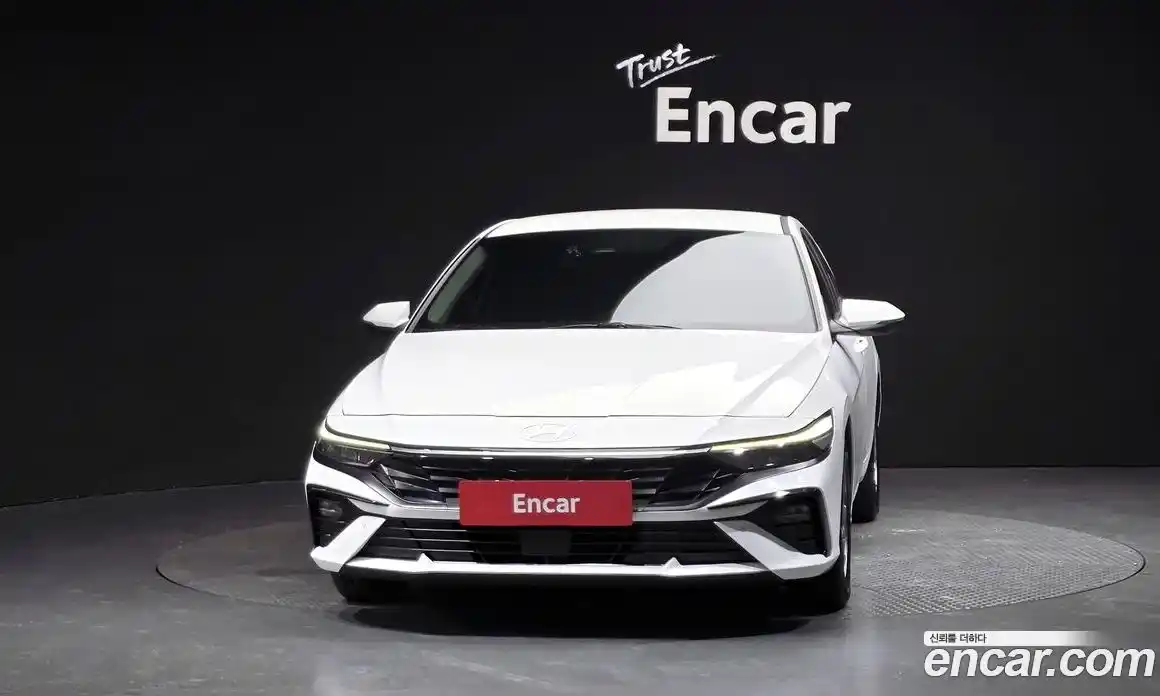 Hyundai Avante 2024 1.6 автомат (гидро), фото 3