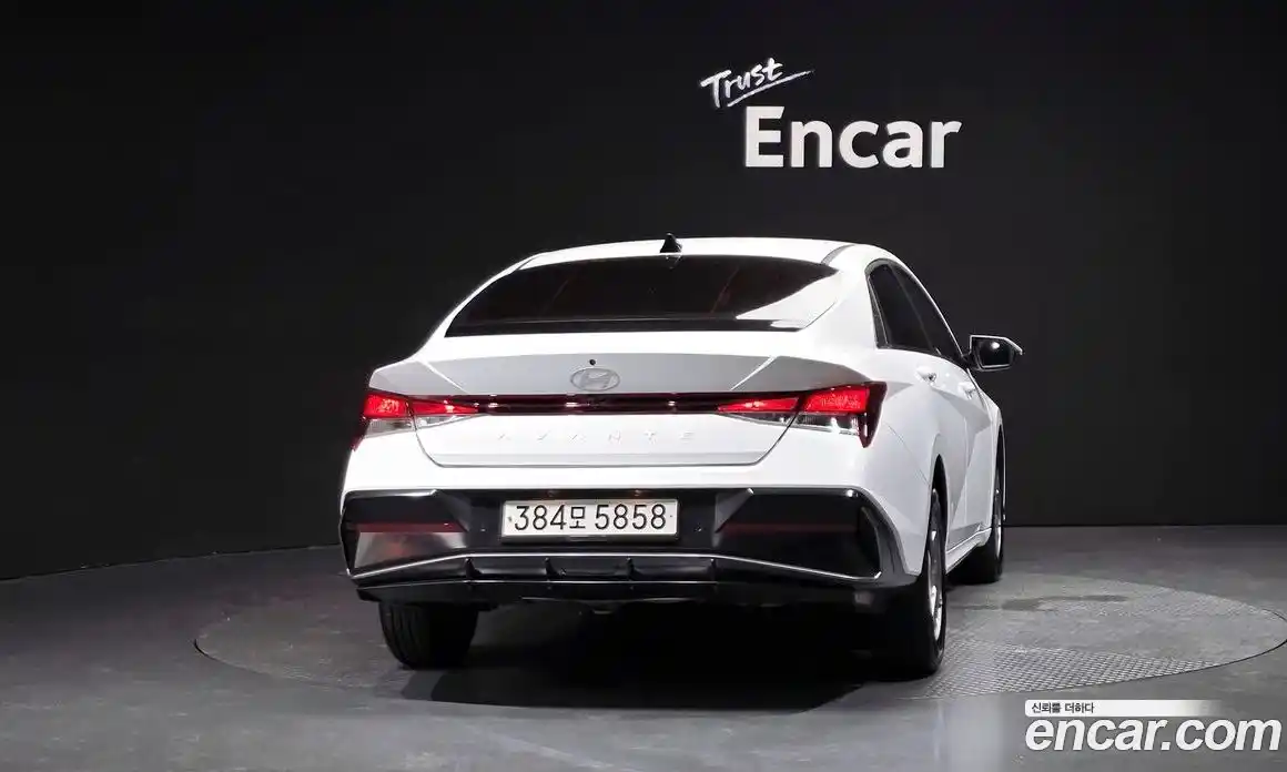 Hyundai Avante 2024 1.6 автомат (гидро), фото 4