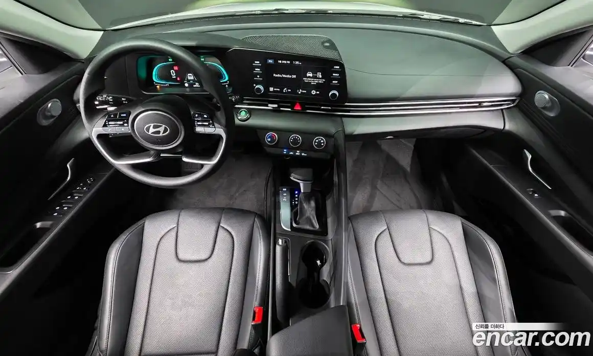 Hyundai Avante 2024 1.6 автомат (гидро), фото 7