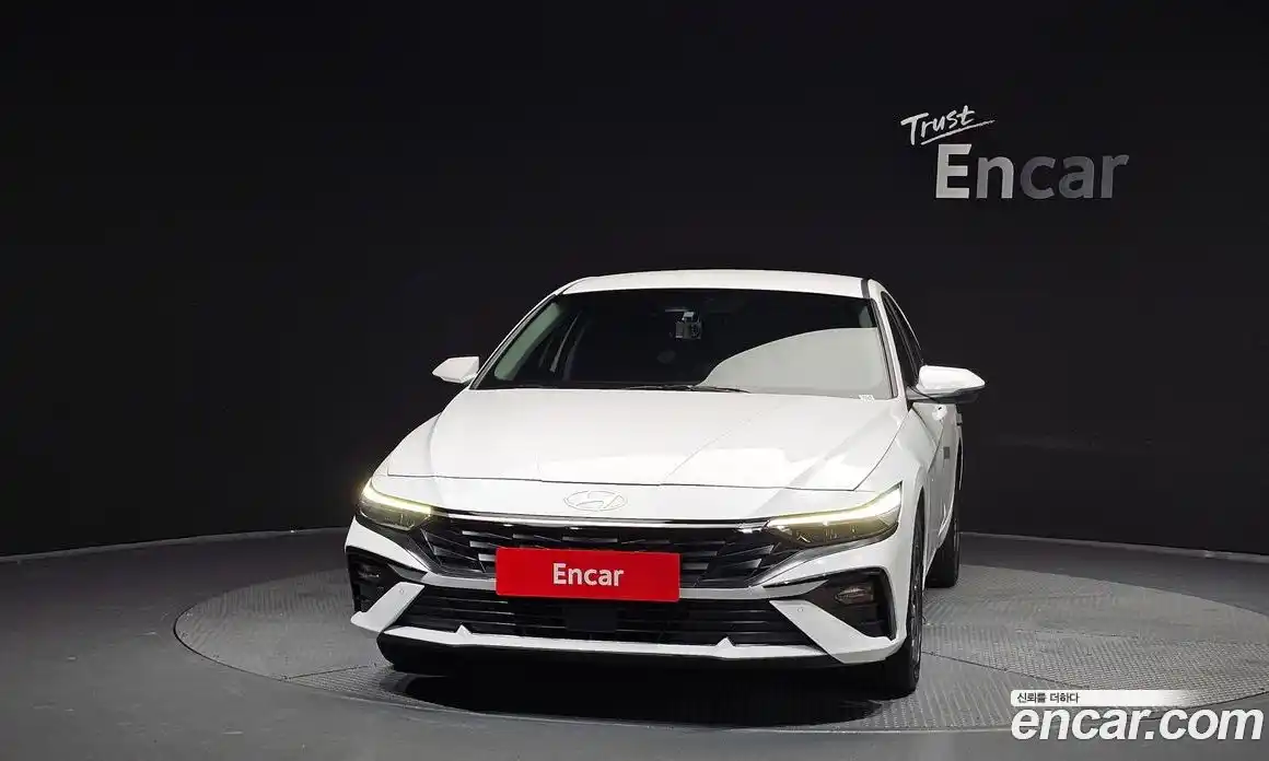Hyundai Avante 2024 1.6 автомат (гидро), фото 3