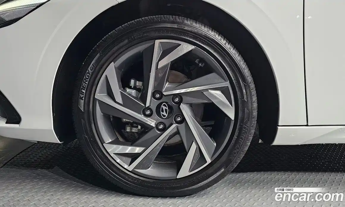 Hyundai Avante 2024 1.6 автомат (гидро), фото 5
