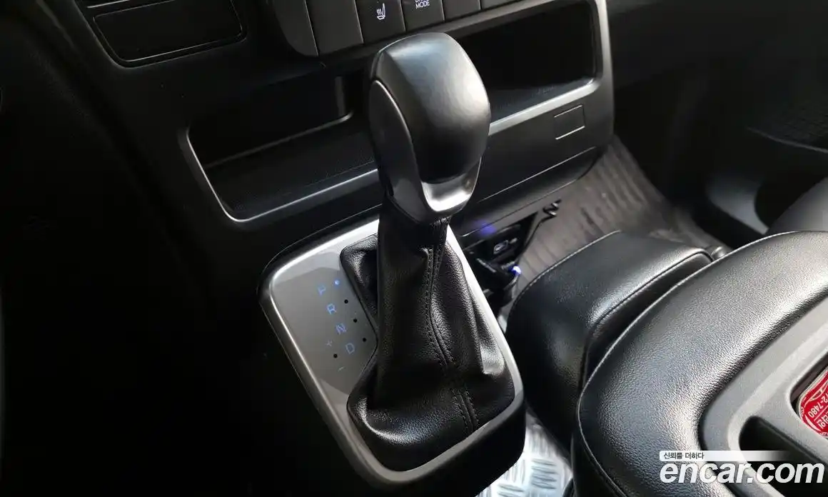 Hyundai Staria 2021 2.2 автомат (гидро), фото 12