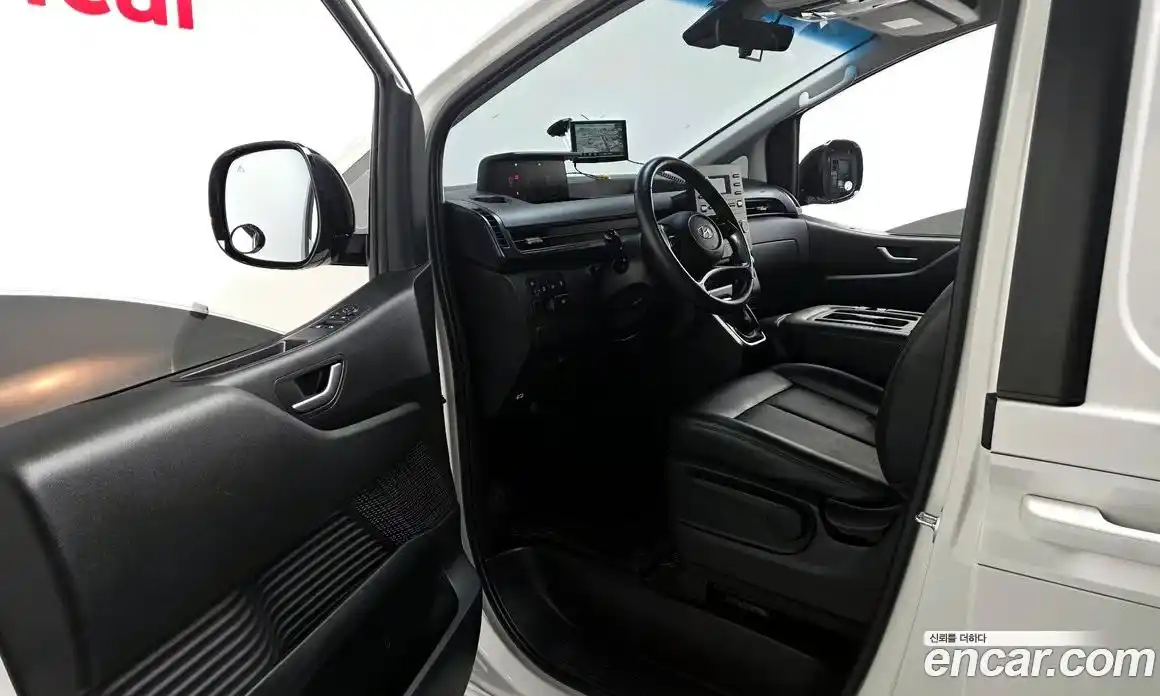 Hyundai Staria 2021 2.2 автомат (гидро), фото 13