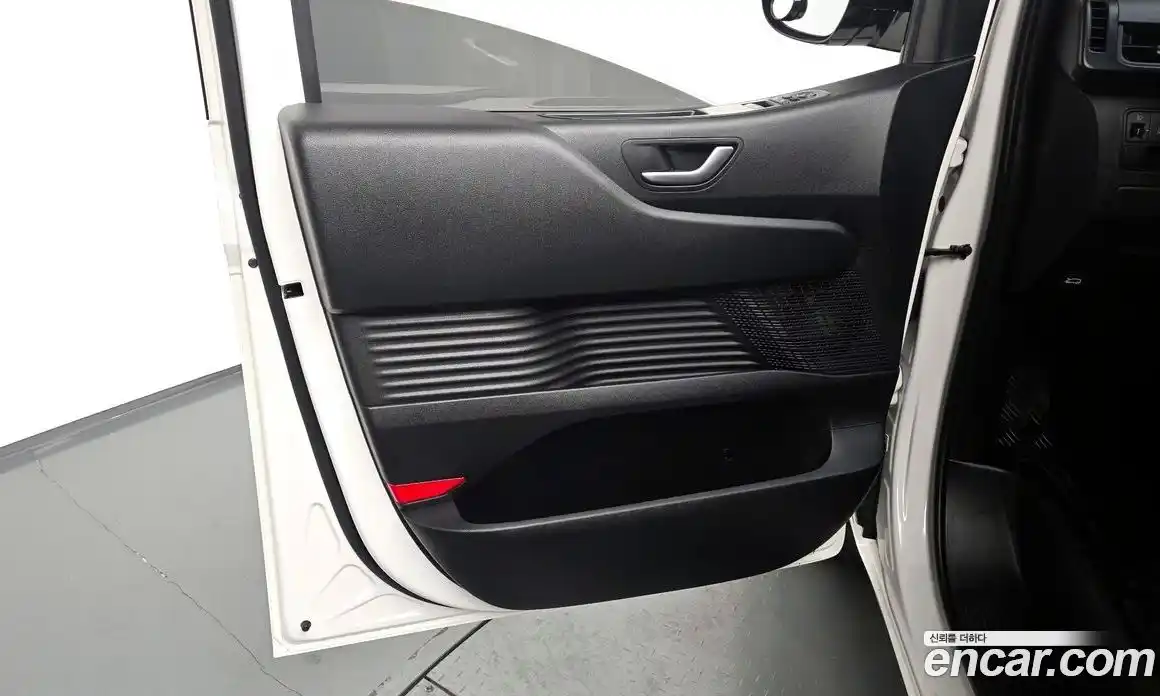 Hyundai Staria 2021 2.2 автомат (гидро), фото 14