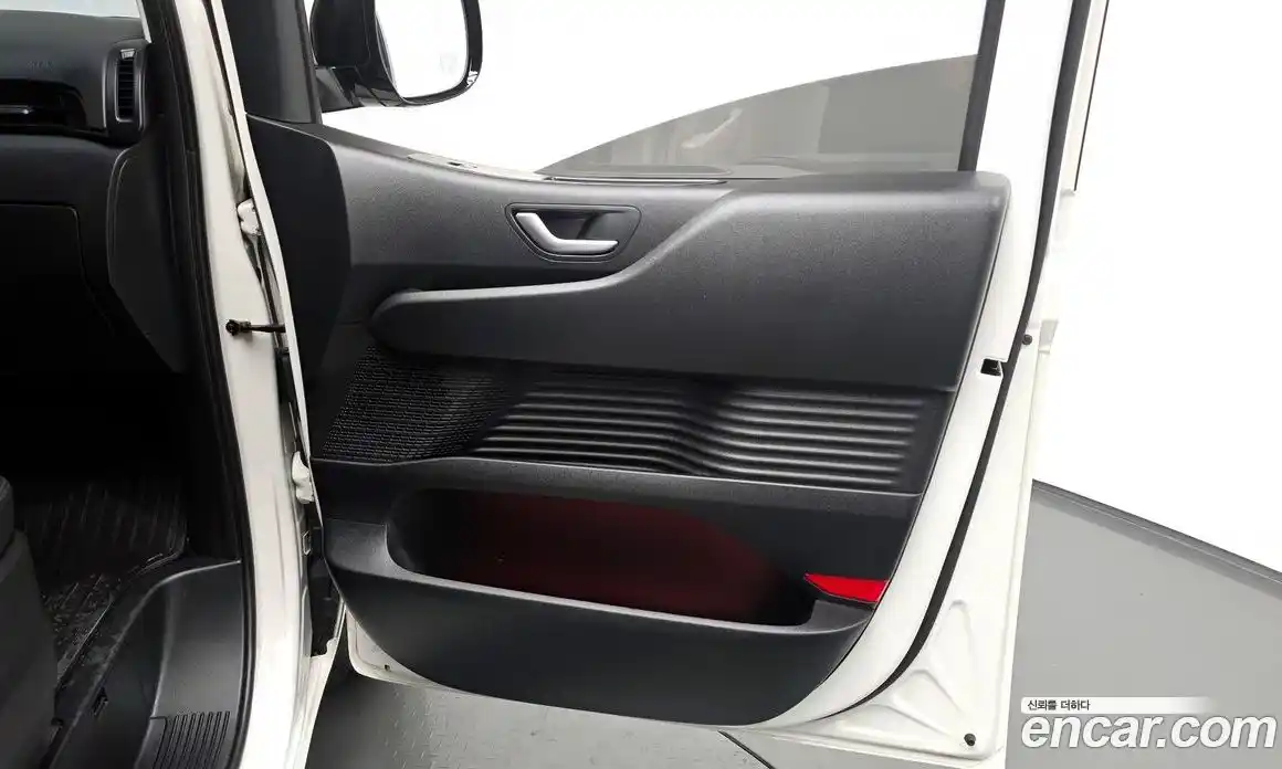 Hyundai Staria 2021 2.2 автомат (гидро), фото 15