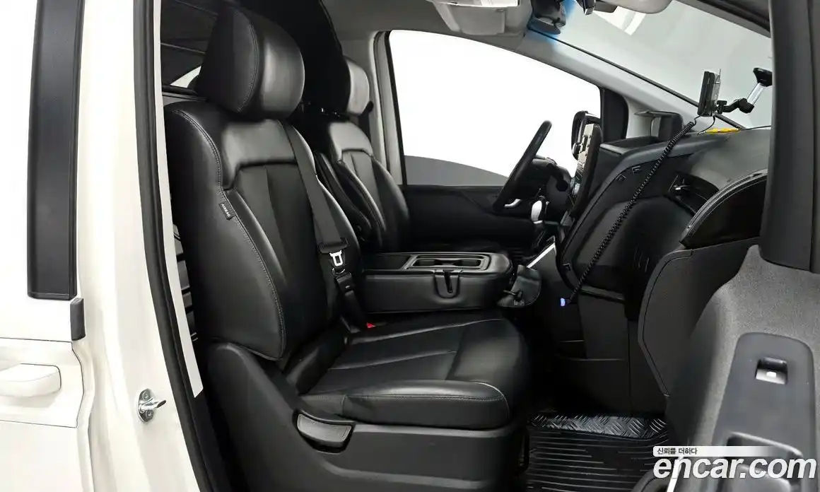 Hyundai Staria 2021 2.2 автомат (гидро), фото 16