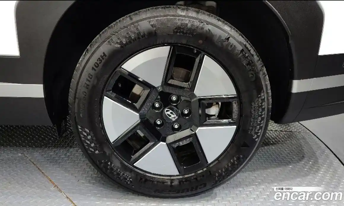 Hyundai Santa Fe 2023 1.6 автомат (гидро), фото 5