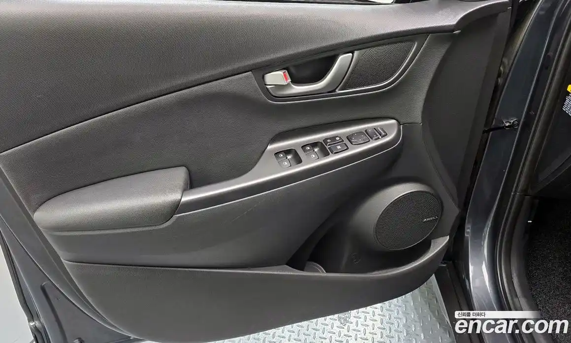 Hyundai Kona 2019 1.6 автомат (гидро), фото 14