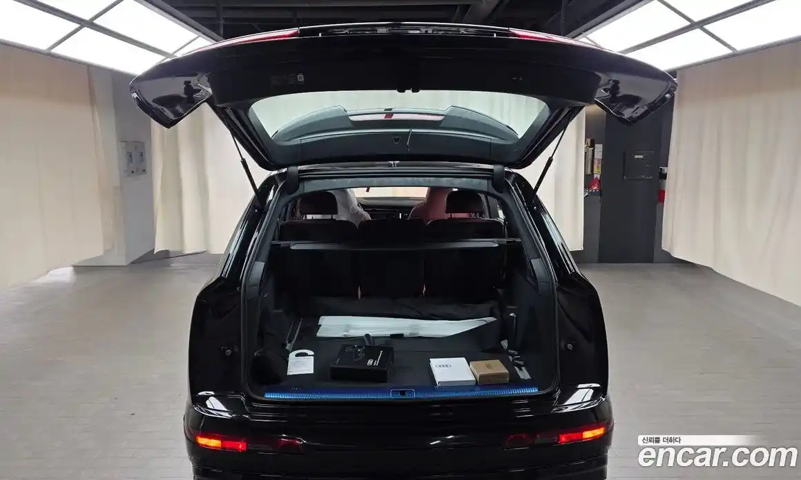 Audi SQ7 2026 4.0 автомат (гидро), фото 23