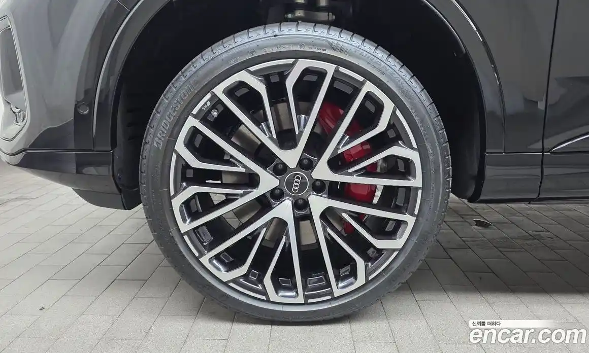 Audi SQ7 2026 4.0 автомат (гидро), фото 5