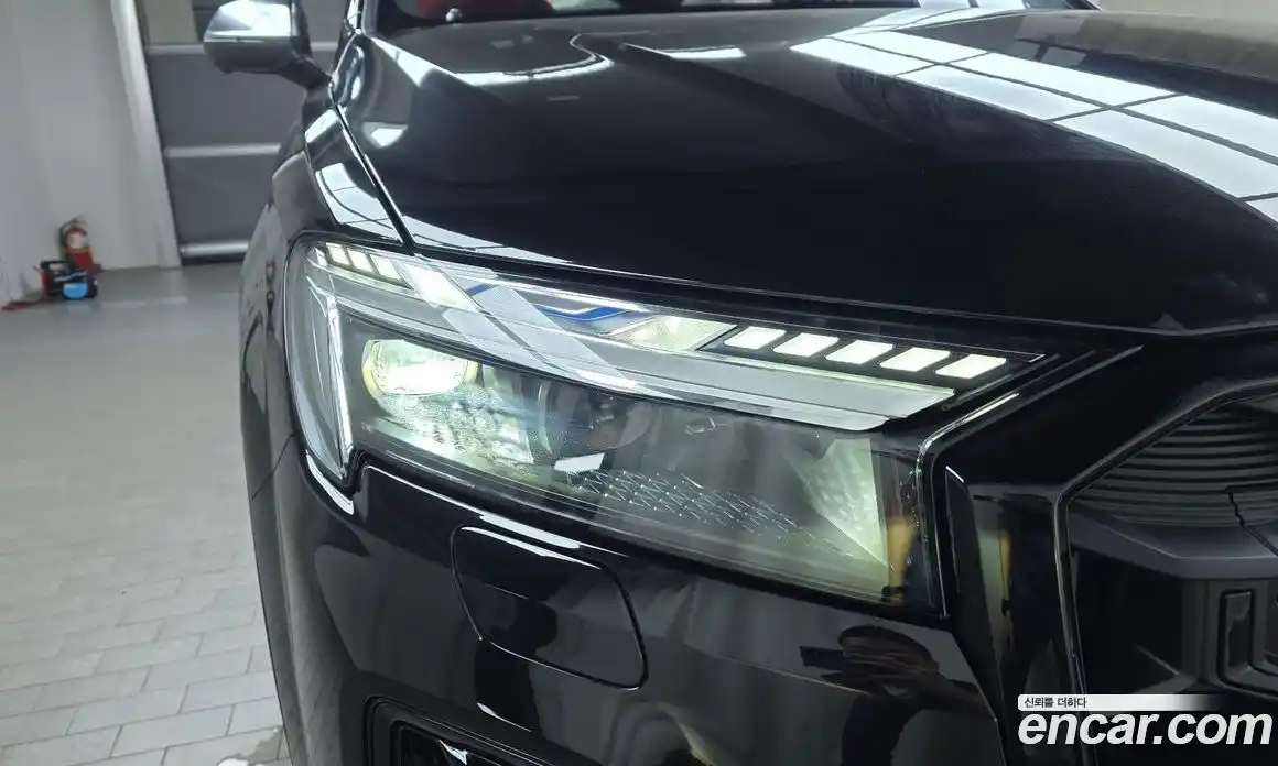 Audi SQ7 2026 4.0 автомат (гидро), фото 8
