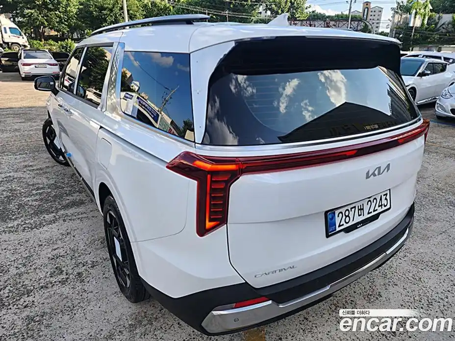 Kia Carnival 2025 1.6 автомат (гидро), фото 17