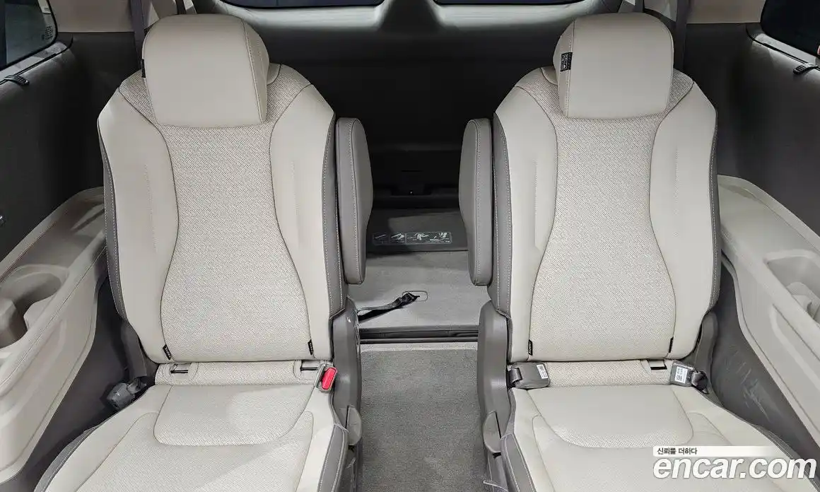 Kia Carnival 2025 1.6 автомат (гидро), фото 18