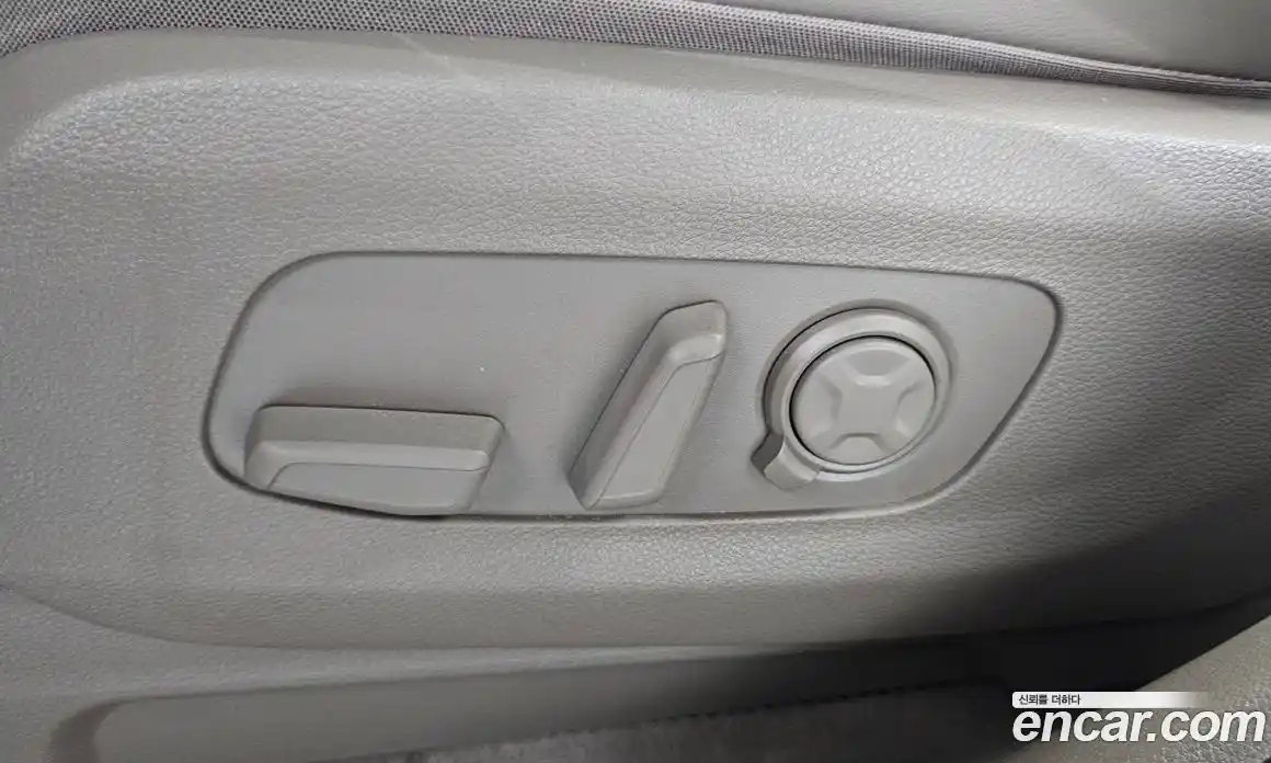 Kia Carnival 2025 1.6 автомат (гидро), фото 31