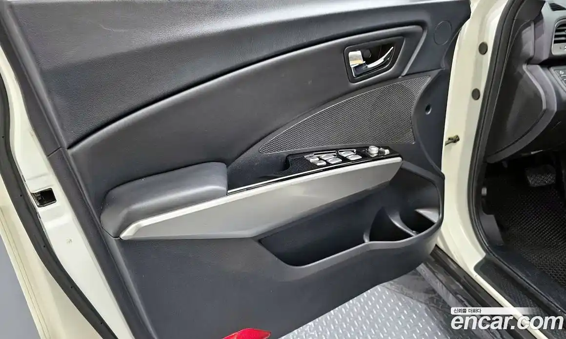 SsangYong TIBOLI 2015 1.6 автомат (гидро), фото 14
