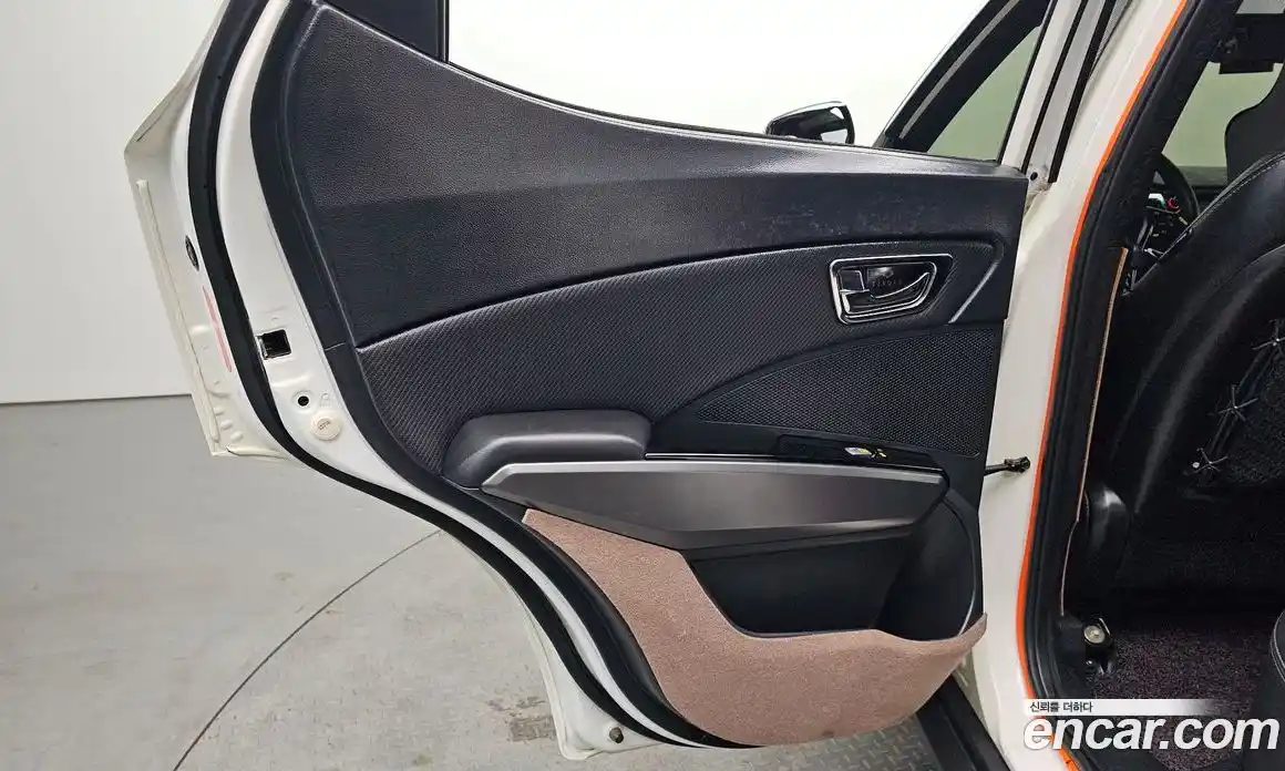 SsangYong TIBOLI 2016 1.6 автомат (гидро), фото 15