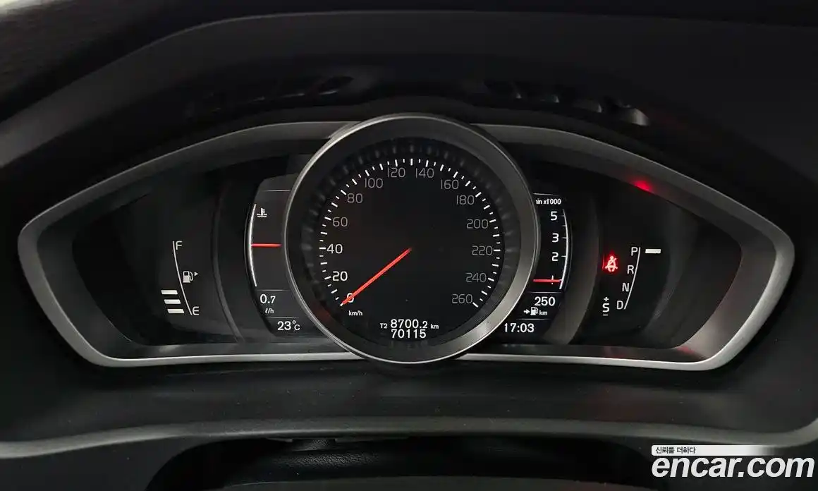 Volvo V40 2018 2.0 автомат (гидро), фото 11