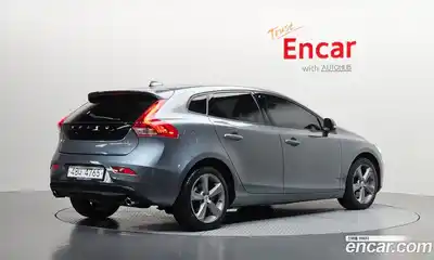 Volvo V40 2018 2.0 автомат (гидро), миниатюра 2