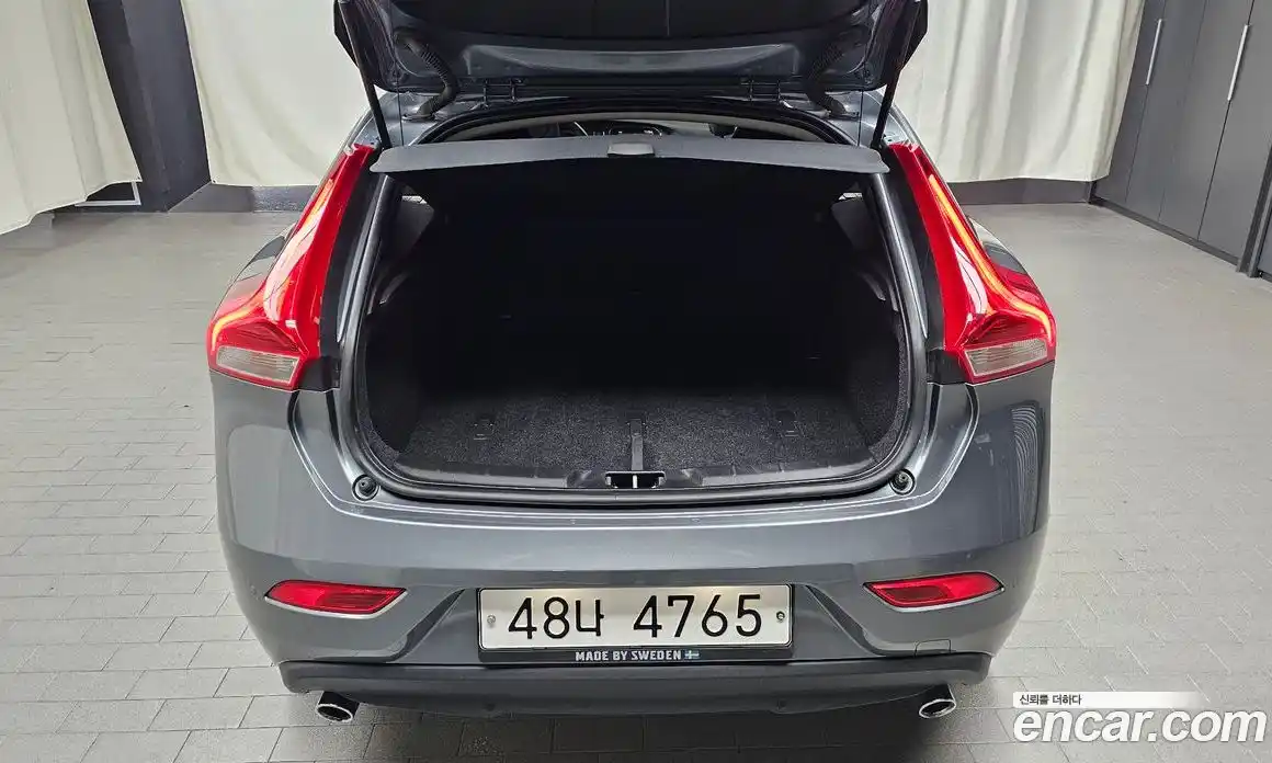 Volvo V40 2018 2.0 автомат (гидро), фото 21
