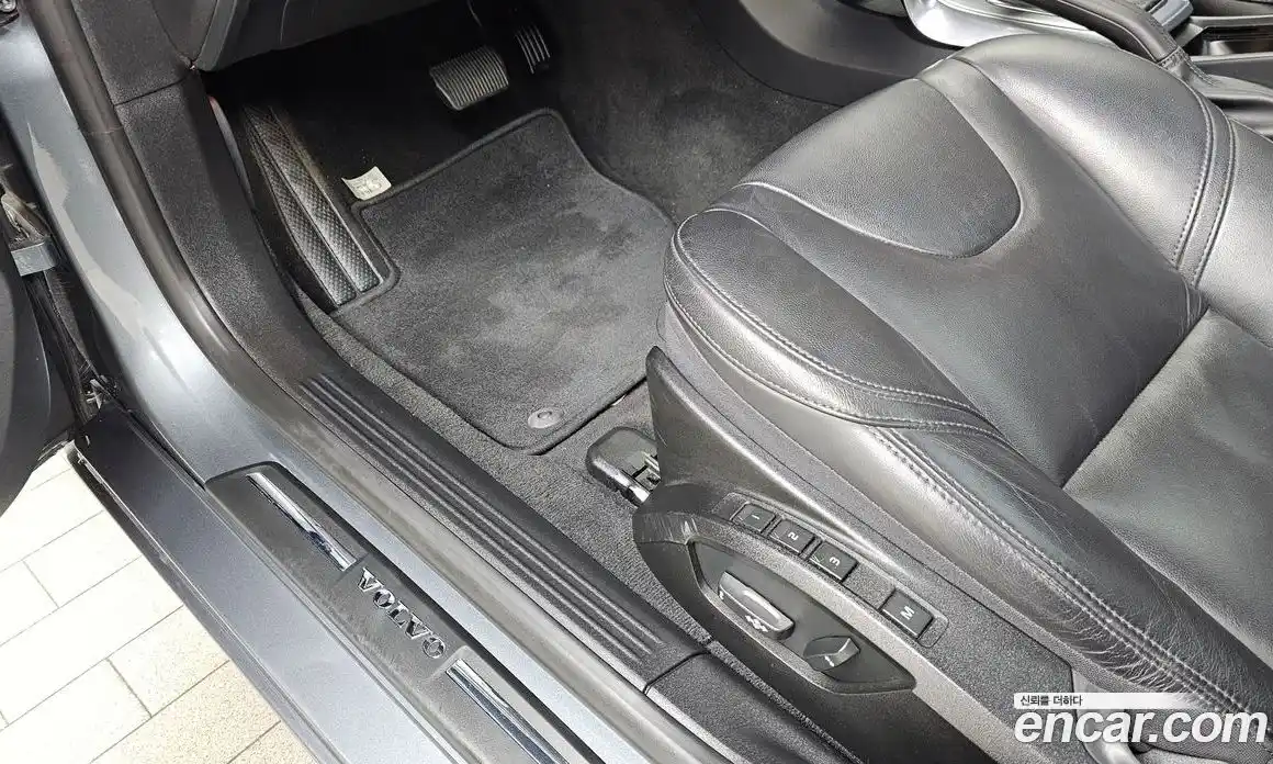 Volvo V40 2018 2.0 автомат (гидро), фото 22