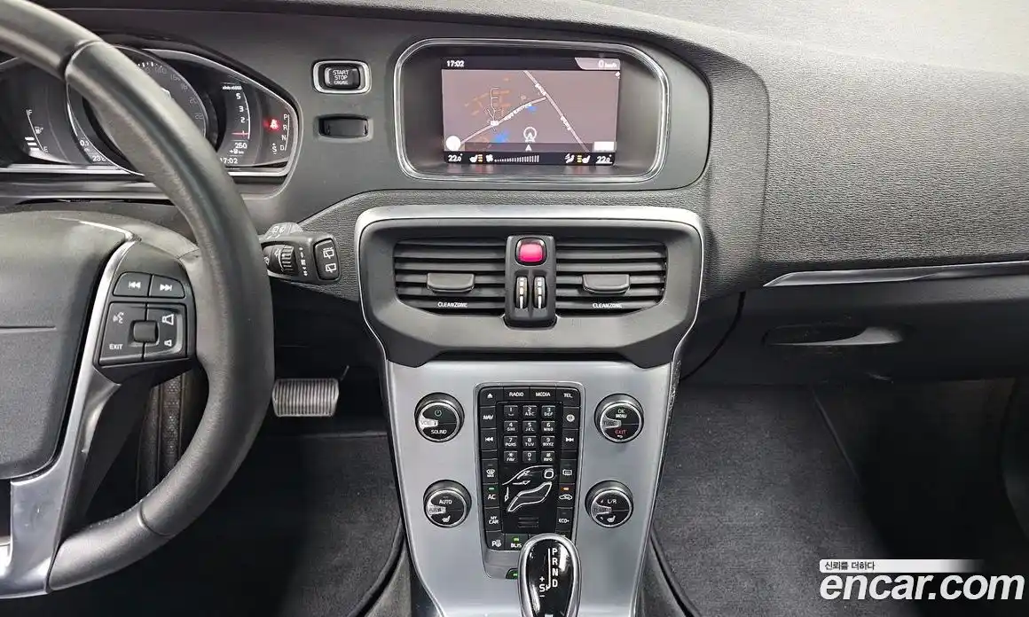Volvo V40 2018 2.0 автомат (гидро), фото 23
