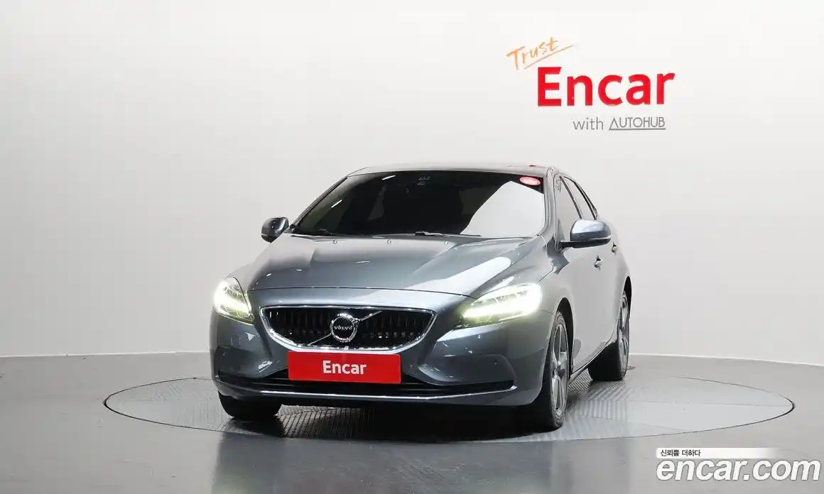 Volvo V40 2018 2.0 автомат (гидро), фото 3