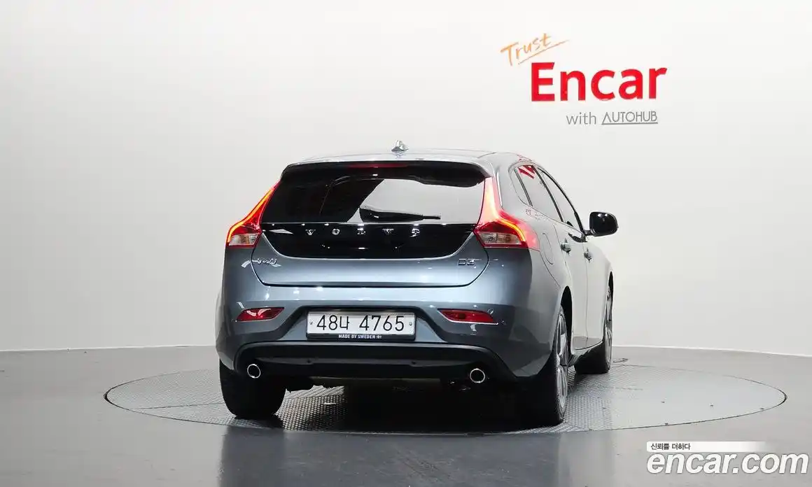 Volvo V40 2018 2.0 автомат (гидро), фото 4