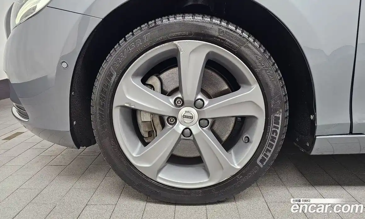 Volvo V40 2018 2.0 автомат (гидро), фото 5
