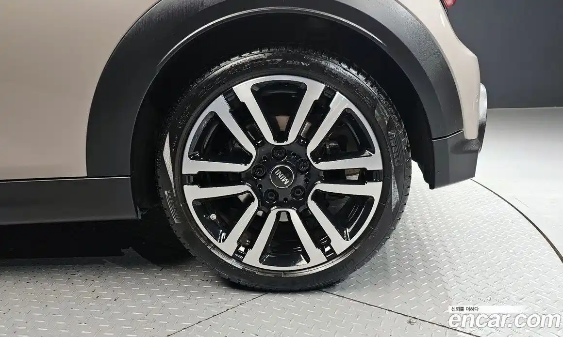 Mini Cooper 2024 2.0 автомат (гидро), фото 7