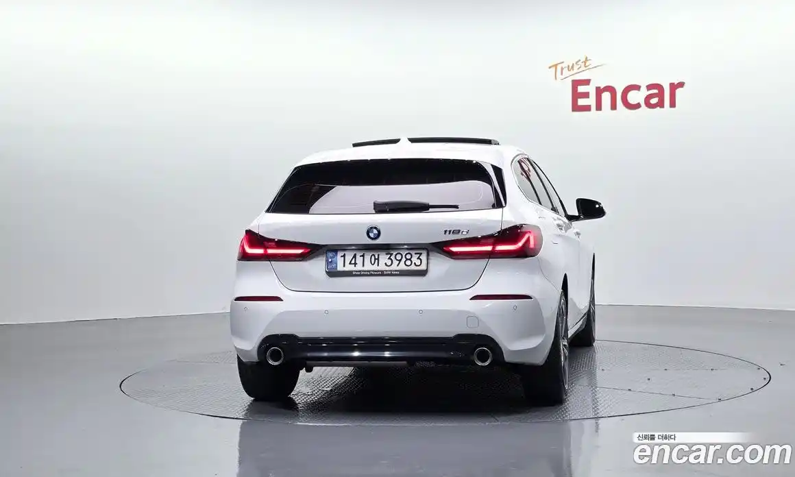 BMW 1 серия 2021 2.0 автомат (гидро), фото 4
