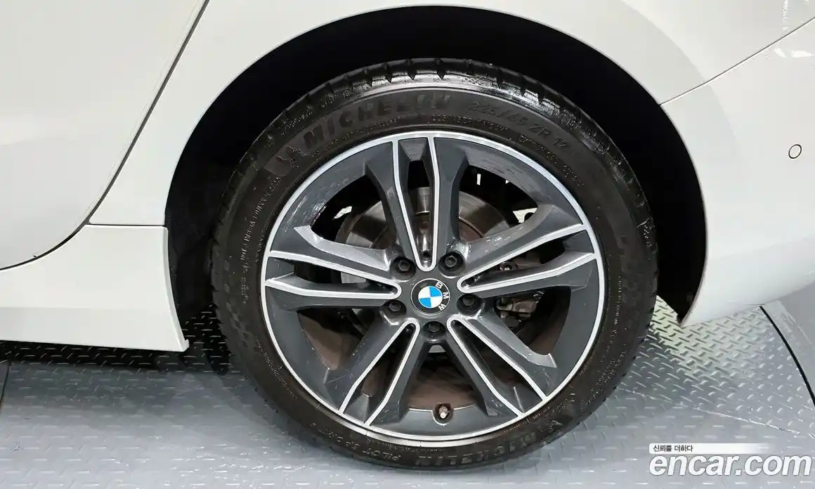 BMW 1 серия 2021 2.0 автомат (гидро), фото 7