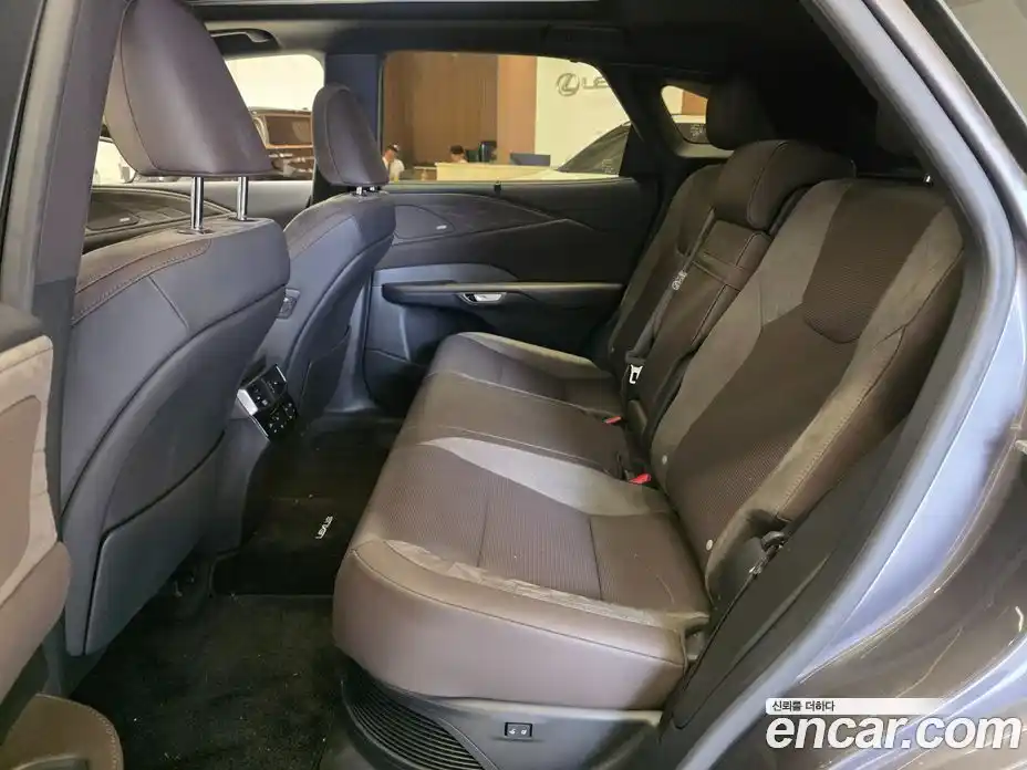 Lexus RX 2024 2.5 вариатор, фото 11