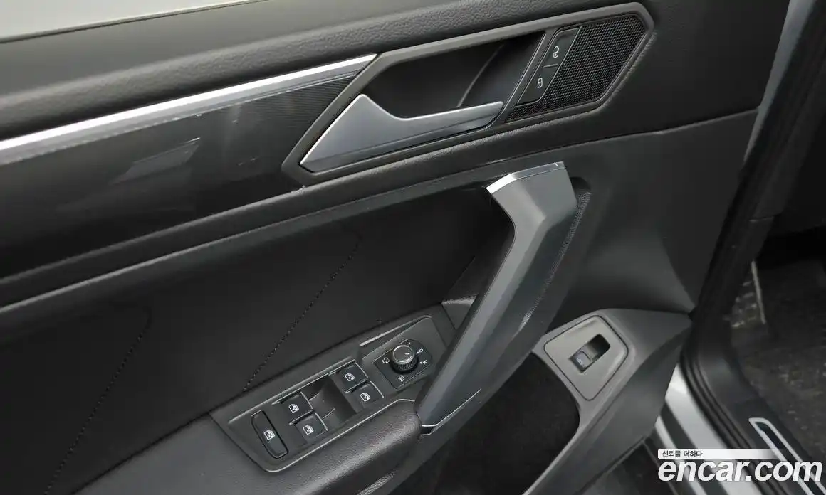 Volkswagen Tiguan 2020 2.0 автомат (гидро), фото 15