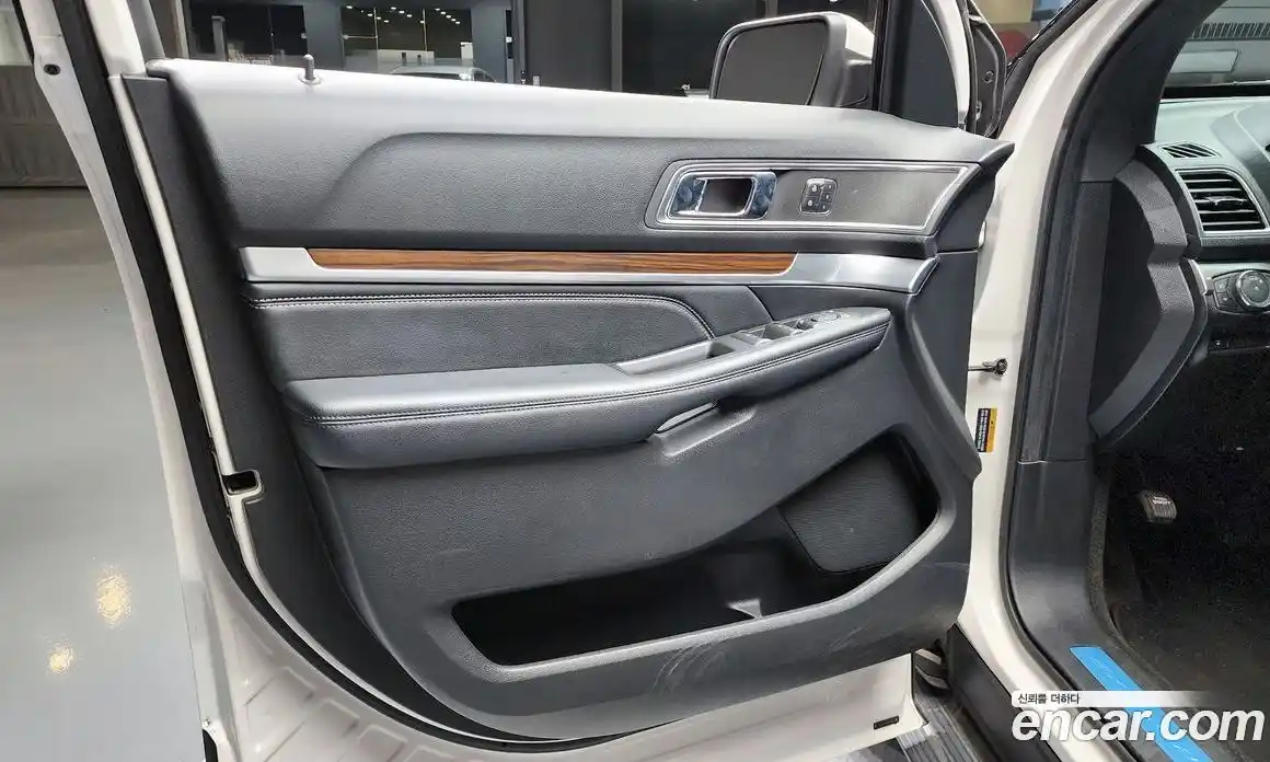 Ford Explorer 2017 2.3 автомат (гидро), фото 14